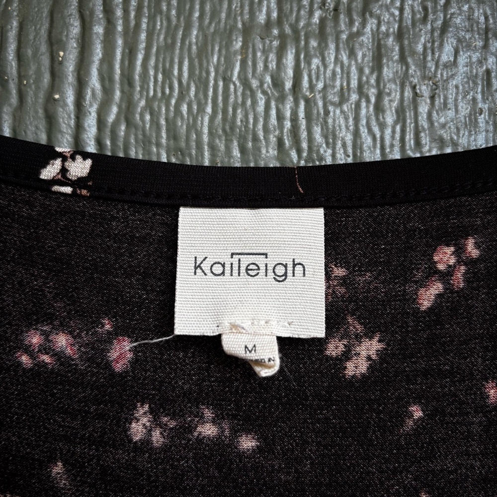 Kaileigh Floral V-Neck Jumpsuit - Size Medium - Picture 7 of 11